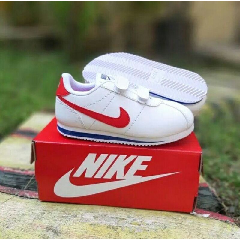 Nike cortez en caja sale