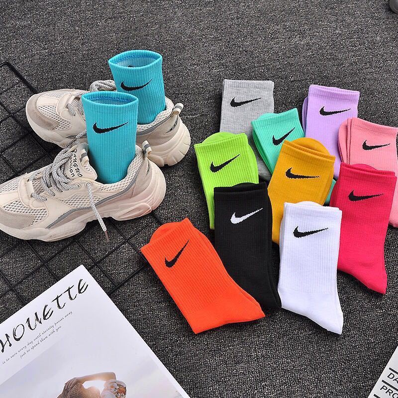 Calcetines Altos Nike Mujer Color Blanco