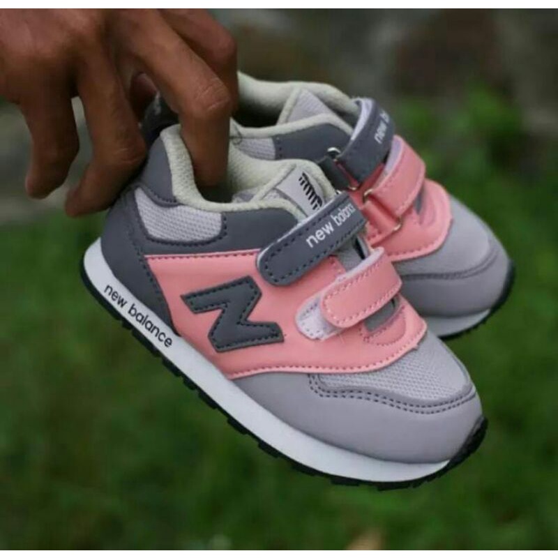 New balance niña outlet talla 24