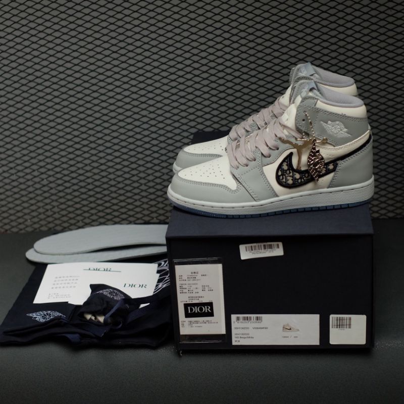 Jordan retro 1 discount dior precio colombia