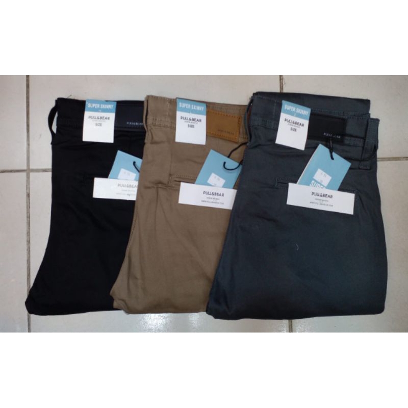 Pantalones chinos pull and bear online hombre