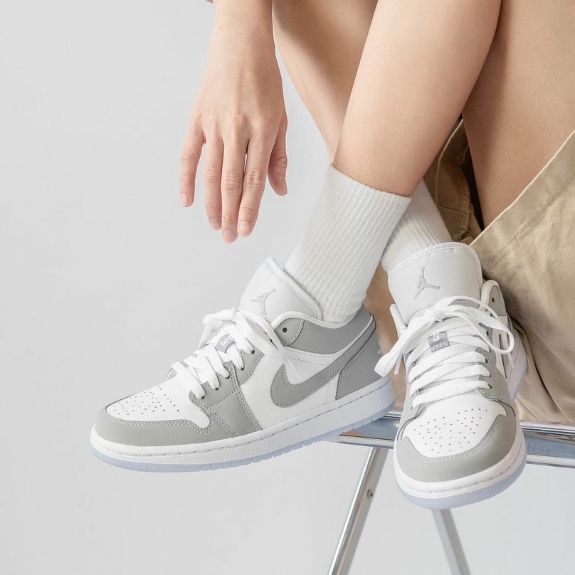 Nike grises outlet con blanco